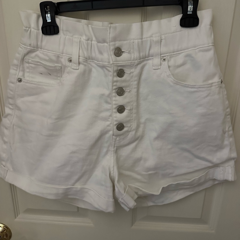 Express Women's White Button-Up Shorts size medium